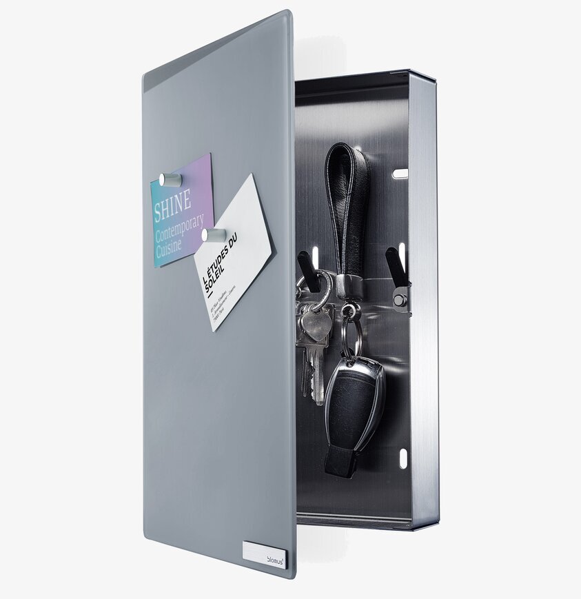 Velio Nyckelskåp Grå Small från Blomus med nycklar och kort
