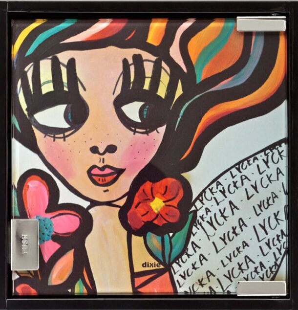 Nyckelskåp Lycka Svart från Dixie med färgglatt porträtt