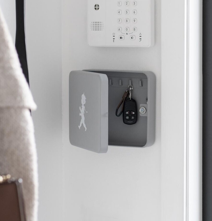 Nyckelskåp Grå från Solstickan med nycklar och logotyp