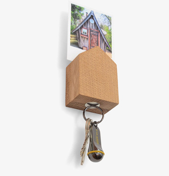 Bild av stilren nyckelhållare i oljad ek med magnet
