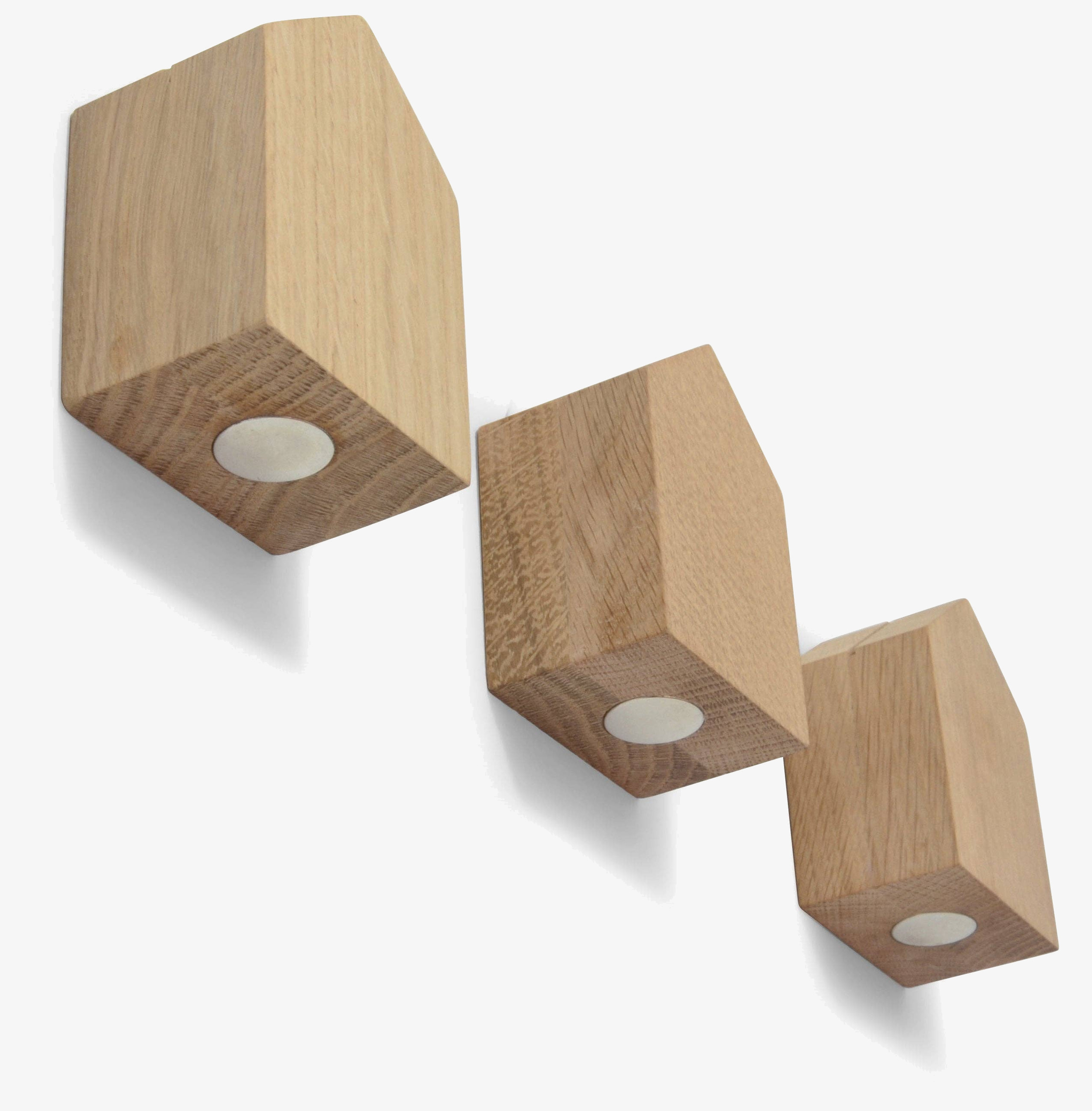 Bild av tre eleganta nyckelhus i obehandlad ek